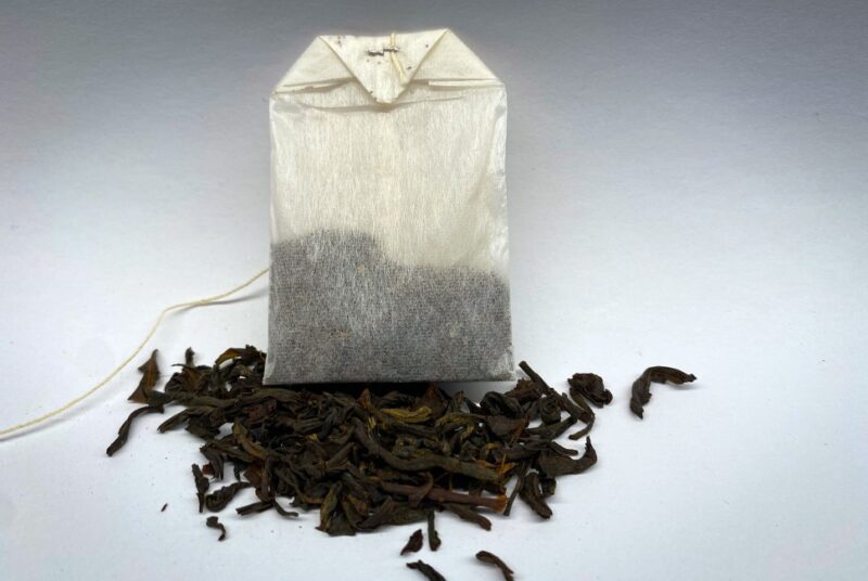 Brewing tea removes lead from water